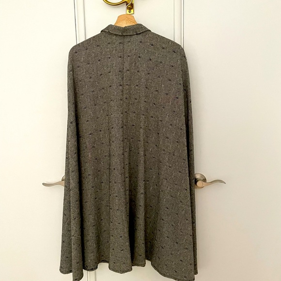 Cape coat - Picture 4 of 4